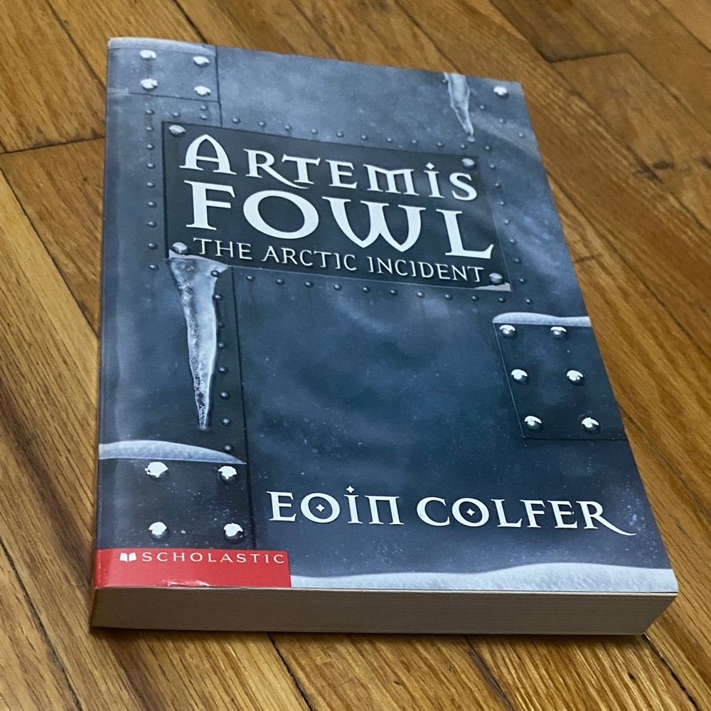 Scholastic Artemis Fowl: The Arctic Incident by Eoin Colfer Book 2 of 8